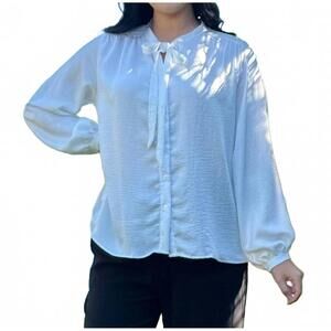 NEW STYLIVE finishing touches top in white